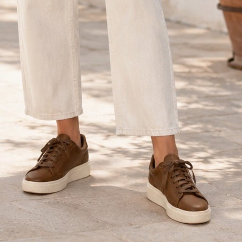 Kizik Vegas Sneakers in Chestnut Brown Leather 7 Wide